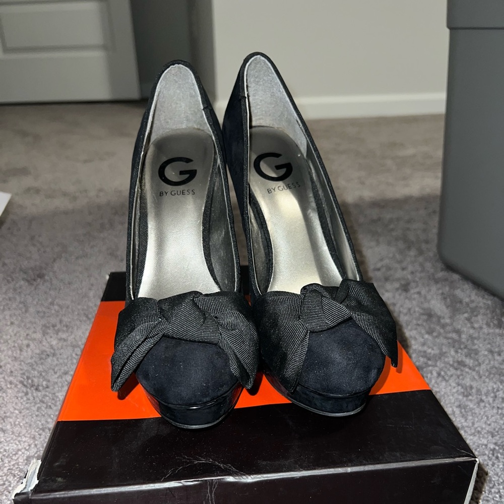 Cute shoe with a bow on top